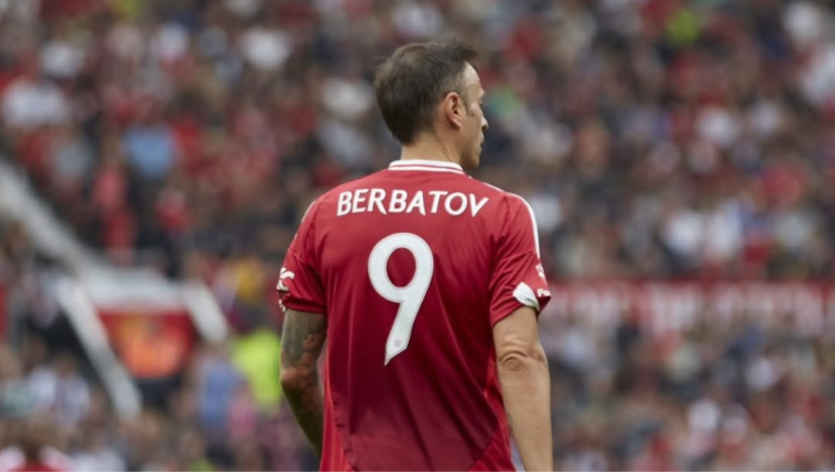 Berbatov Minta MU Bersabar Tentukan Masa Depan Michael Carrick Meski Raih Empat Kemenangan Beruntun