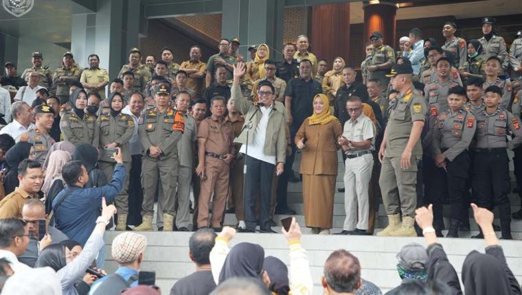 Wali Kota Andi Harun Temui Pedagang Demo Pasar Pagi, Tegaskan Sistem Digital dan Satu SKTUB Satu Lapak