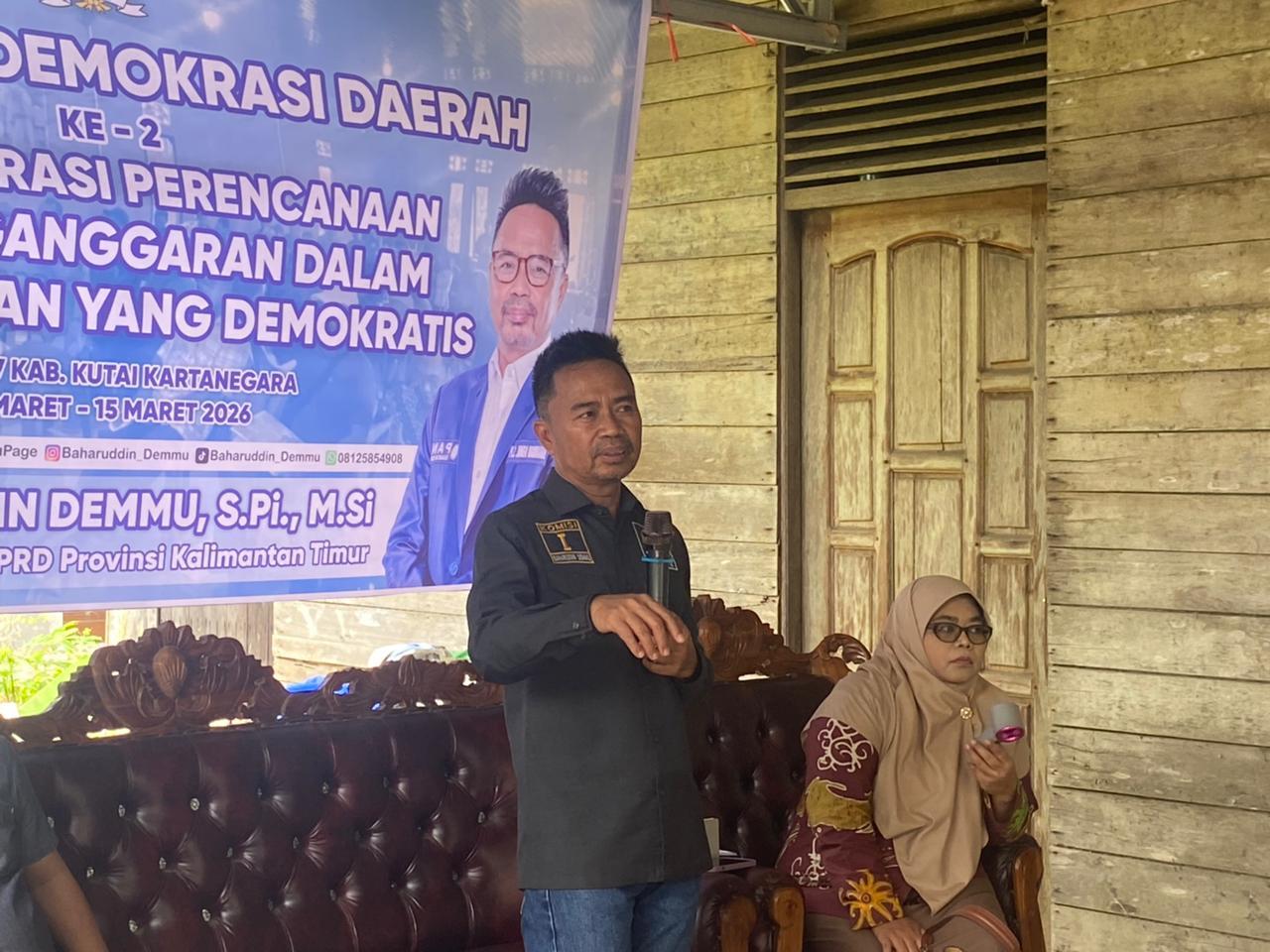 Baharuddin Demmu Angkat Isu Transparansi Anggaran dalam Penguatan Demokrasi di Desa Bangun Rejo
